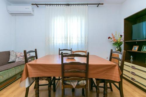 Apartment Gradac 14708b