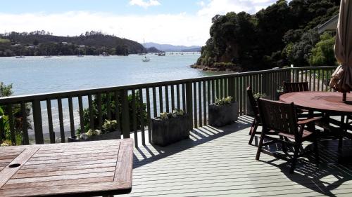 Water's Edge Holiday Home in Opua
