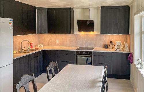 Cocina, Cozy Home In Etne With Wifi in Etne