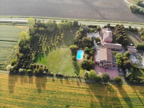 Cozy Farmhouse in Veneto with shared pool - image 5