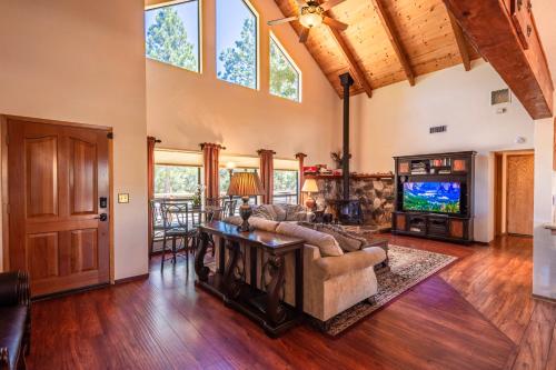 Mountain View Playhouse Near Yosemite & Bass Lake in Ahwahnee (CA)