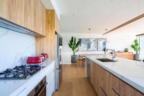 Luxury Away  -Blue Water Heights - image 13