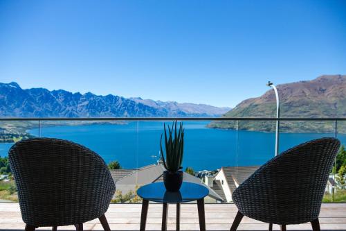 Luxury Away  -Blue Water Heights - image 14