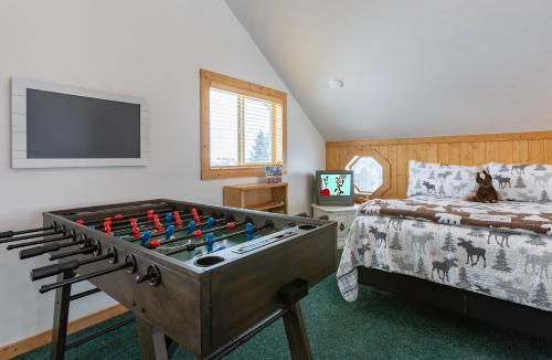 Chester Currents by KABINO Riverfront on Henrys Fork Air Conditioning Boat Launch Foosball Pool Table Huge Yard Garage WIFI Chester Currents by KABINO Riverfront on Henrys Fork Air Conditioning Boat Launch Foosball Pool Table Huge Yard Garage WIFI