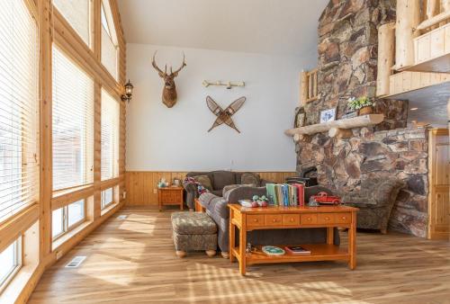 Chester Currents by KABINO Riverfront on Henrys Fork Air Conditioning Boat Launch Foosball Pool Table Huge Yard Garage WIFI Chester Currents by KABINO Riverfront on Henrys Fork Air Conditioning Boat Launch Foosball Pool Table Huge Yard Garage WIFI