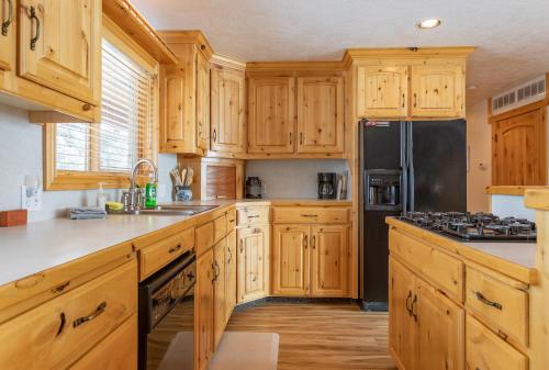 Chester Currents by KABINO Riverfront on Henrys Fork Air Conditioning Boat Launch Foosball Pool Table Huge Yard Garage WIFI Chester Currents by KABINO Riverfront on Henrys Fork Air Conditioning Boat Launch Foosball Pool Table Huge Yard Garage WIFI