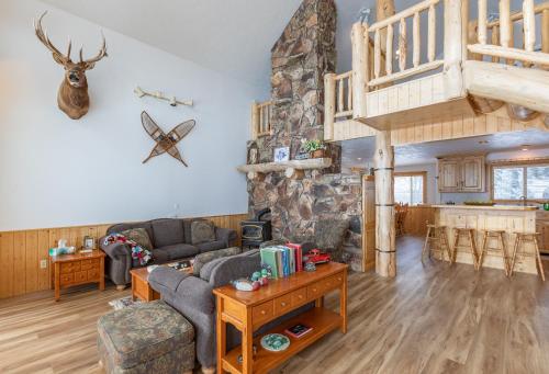 Chester Currents by KABINO Riverfront on Henrys Fork Air Conditioning Boat Launch Foosball Pool Table Huge Yard Garage WIFI Chester Currents by KABINO Riverfront on Henrys Fork Air Conditioning Boat Launch Foosball Pool Table Huge Yard Garage WIFI