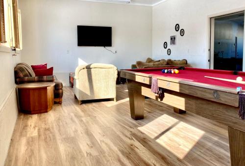 Chester Currents by KABINO Riverfront on Henrys Fork Air Conditioning Boat Launch Foosball Pool Table Huge Yard Garage WIFI Chester Currents by KABINO Riverfront on Henrys Fork Air Conditioning Boat Launch Foosball Pool Table Huge Yard Garage WIFI