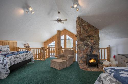 Chester Currents by KABINO Riverfront on Henrys Fork Air Conditioning Boat Launch Foosball Pool Table Huge Yard Garage WIFI Chester Currents by KABINO Riverfront on Henrys Fork Air Conditioning Boat Launch Foosball Pool Table Huge Yard Garage WIFI