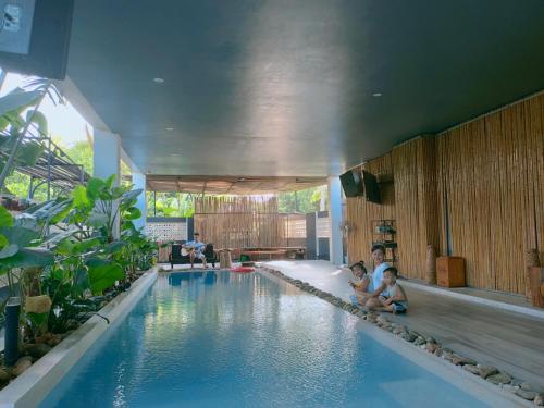 Swimming pool, Nha Bong Villa in Cam Kim