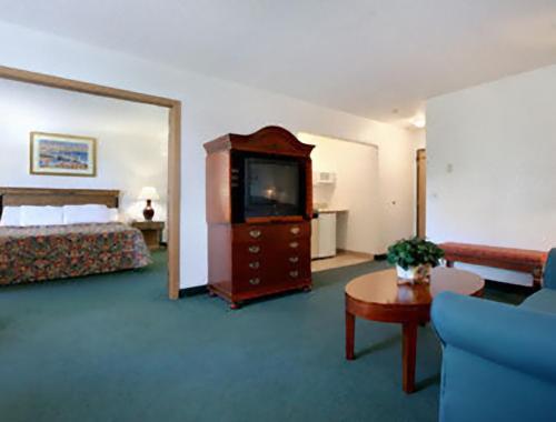 Travelodge by Wyndham Waukegan Gurnee in Waukegan, USA
