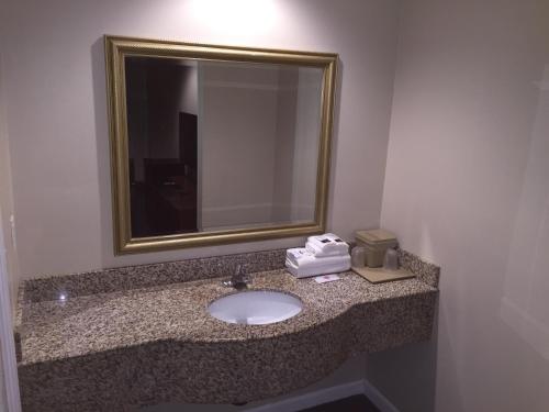 Walnut Inn and Suites West Covina (CA)