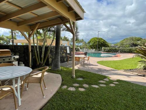 Beach Villas at Kahalu'u - image 3