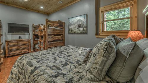 Wolf Branch Retreat in Cherry Log, USA