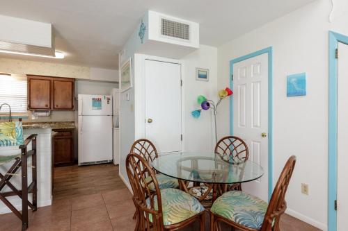 Leeward Cove Cottage B-3 by Padre Escapes - image 6