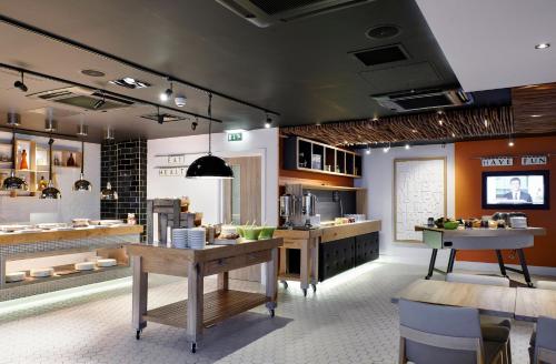 Restaurant, Holiday Inn London Brentford Lock By IHG in Twickenham