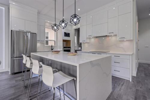 Brand New, Cheerful, Exquisite 4 BR house, fast wifi, free parking in Langley, Canada