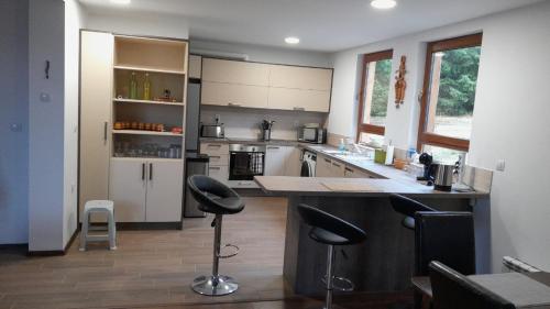 virtuve, Villa Mischa in Stoykite