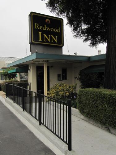 Redwood Inn - 출입구