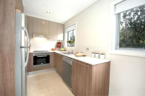 Modern Light 2BR Moments from Clovelly Beach in Bronte
