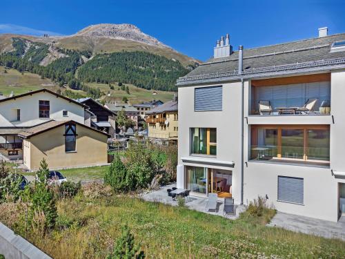 Apartment with Mountain View image 8