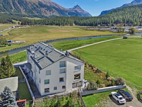 Apartment with Mountain View image 4