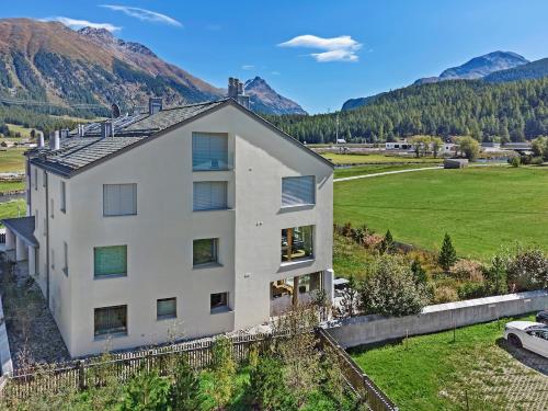 Apartment with Mountain View image 5