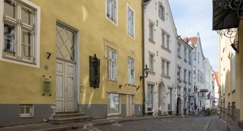 Spacious Studio Apartment in the heart of Old Town, Tallinn (photo 9)