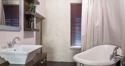 Spacious Studio Apartment in the heart of Old Town, Tallinn (photo 7)