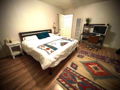 Stargazer Ranch - Tranquility on 2 acres with Large Private Pool, Fire Pit, Yoga Room, Telescope for Stargazing, BBQ, 50in Roku SmartTV, Yucca Valley (foto 5)