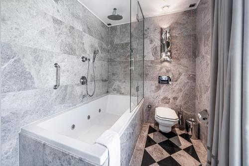 room detail thumbnail 2