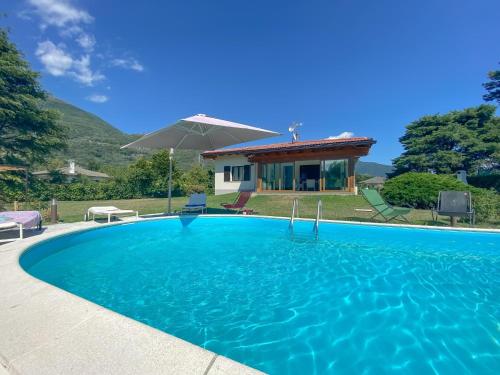  Paradiso-Boschetto Strand Bungalow mit Pool in Sorico