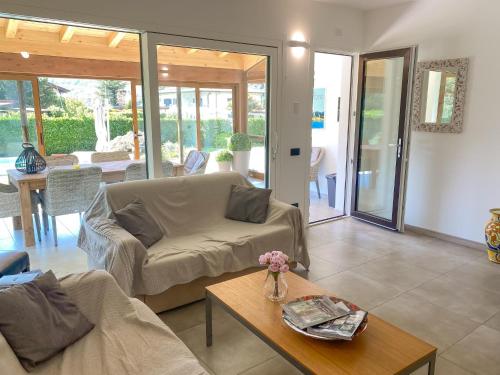 Paradiso-Boschetto Strand Bungalow mit Pool