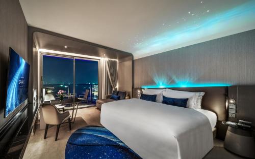 Grande Centre Point Space Pattaya Room Type - Space Premium Room - Onsen Access Included