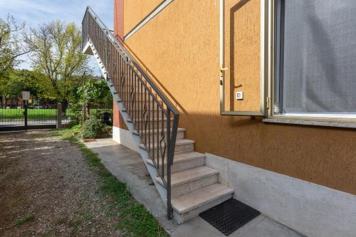 Ferrara Charming apt 4 min walk from the bus stop!