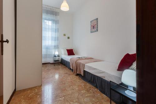 Ferrara Charming apt 4 min walk from the bus stop!