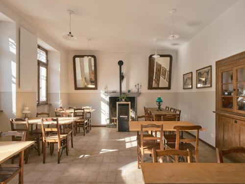 Restaurant, Osteria Grutli con alloggio in Borgnone