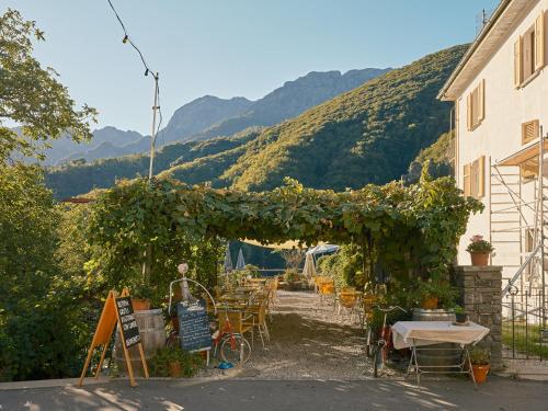 Garden, Osteria Grutli con alloggio in Borgnone