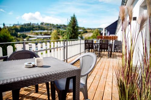 Apartment with Mountain View image 4