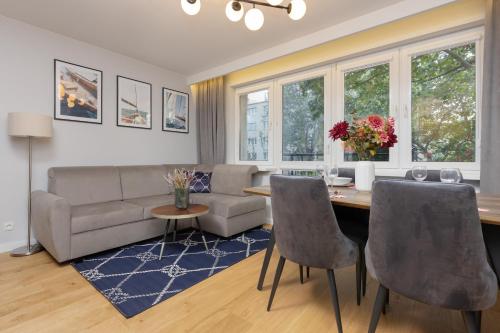 Warneńska Apartment by Noclegi Renters, Warsaw
