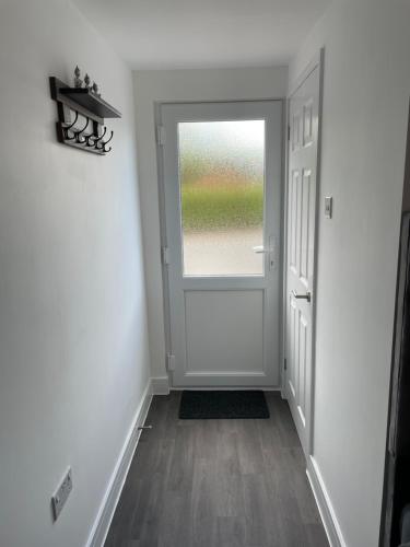 Private en-suite garden room - Tap to explore photos