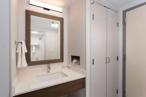 Comfort Inn & Suites Buffalo Airport in Buffalo, USA