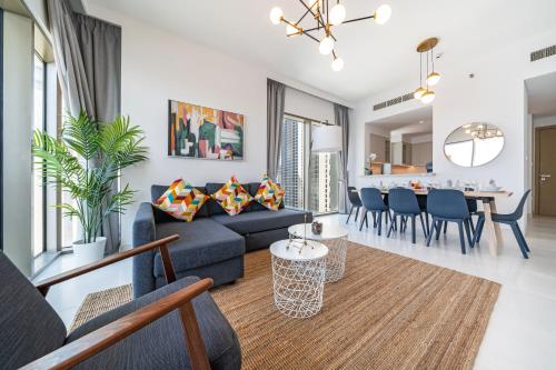 Panoramic Burj Views - Lovely 3BR in Creek Harbour