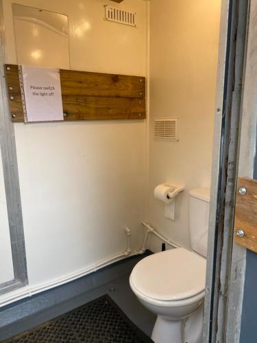 Bathroom, The Shepherd's Hut - Wild Escapes Wrenbury off grid glamping in Wrenbury