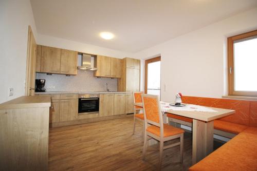 ห้องครัว, Ferienwohnung Tobias in เกอร์ลอสเบอร์เกเบิน