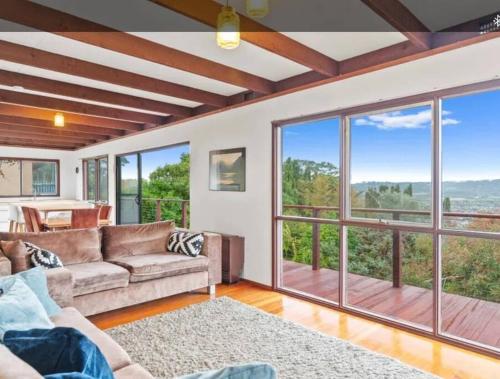 Bay views on Acreage Family Home Orchard