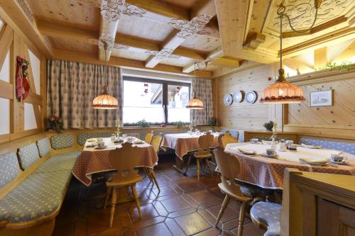 ห้องอาหาร, Hotel Bergheim in กลางเมืองเลช