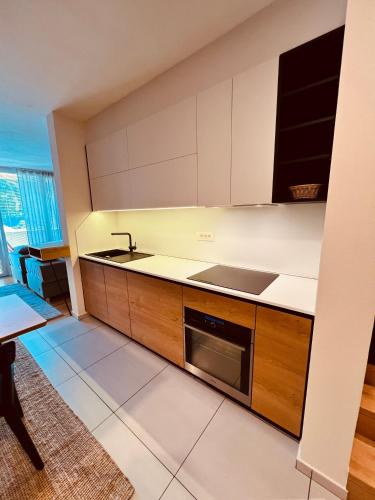 Na Vasi restavracija in prenočišča (Na Vasi restavracija in prenocisca) in สคอฟยา โลคา