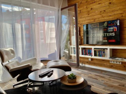 Living at Saarpartments -AdultsOnly- 2 Bedrooms, Kitchen - Business & Holiday Apartments for Long- and Short term Stay, 3 min to Train Station, Secure E-Bike Parking!, Saarbrücken (Foto 2)