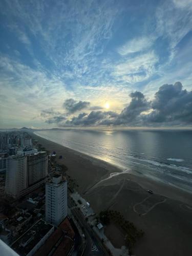 Ap.Frente para o mar Pé na areia c/ Var. Goumert Condominio Costa do Sol (Ap.Frente para o mar Pe na areia c/ Var. Goumert Condominio Costa do Sol) in โนวามิริง